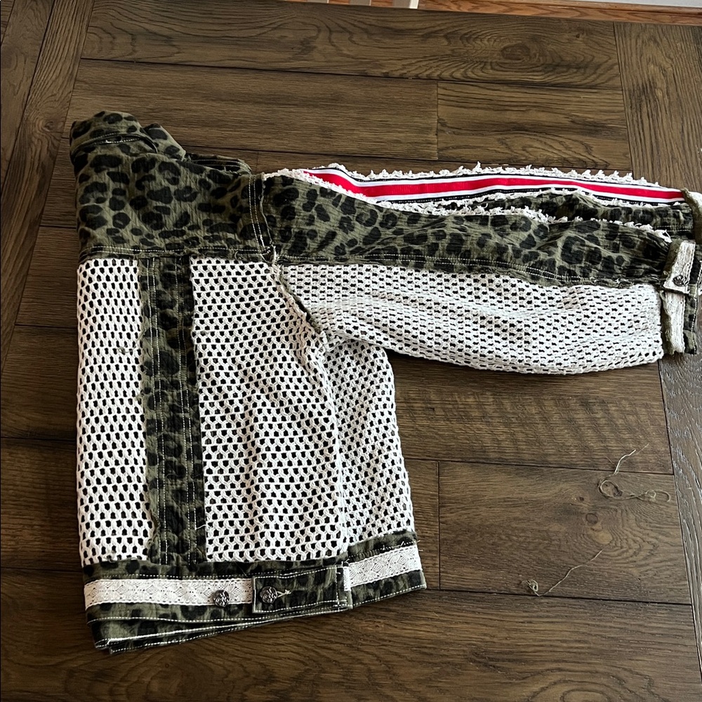 POL Patchwork Leopard Mesh Jacket - Picture 6 of 7